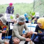 Khofifah dan Pasmar 2 sinergi jaga kelestarian pesisir Surabaya