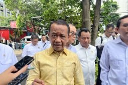 Bahlil akan beri insentif konversi motor bensin jadi listrik