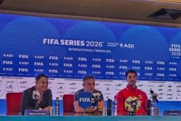 Tiga atau empat bek, John Herdman?