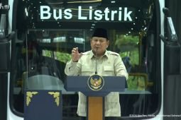 Prabowo harap Indonesia produksi massal sedan listrik pada 2028