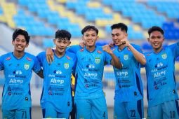 Bima Sakti sebut kemenangan 7-1 kado HUT ke-59 Persela