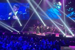 Vina Panduwinata-Ardhito Pramono duet di konser "Badai Pasti Berlalu"