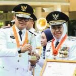 Gubernur Khofifah terima penghargaan EPPD 2025 dari Mendagri