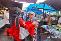 Wakil Ketua DPRD Jember ajak masyarakat kurangi kantong plastik