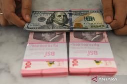 Rupiah melemah seiring sentimen domestik yang sangat lemah