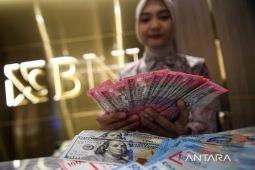 Rupiah melemah dipengaruhi kekhawatiran eskalasi perang di Timteng