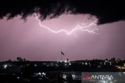 BMKG: Surabaya Senin ini berpeluang hujan disertai petir