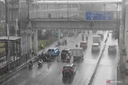 BMKG prakirakan hujan lebat berpeluang guyur sejumlah daerah pada Minggu