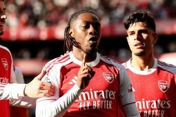 Klasemen sementara, Arsenal unggul enam poin dari Manchester City