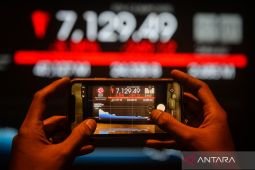 IHSG melemah seiring kekhawatiran era suku bunga tinggi imbas konflik