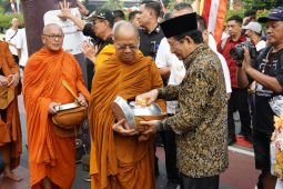 Menag: Pindapata bukan sekedar tradisi keagamaan tapi pelajaran hidup