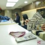 Kamis ini rupiah menguat menjadi Rp17.325 per dolar AS