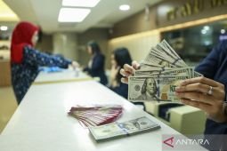 Kamis ini rupiah menguat menjadi Rp17.325 per dolar AS