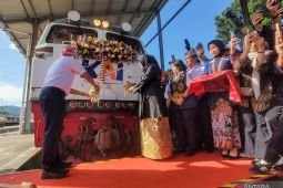 Bupati lepas keberangkatan perdana kereta relasi Banyuwangi-Bandung