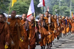 Di jalan panjang bernama damai