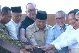 Prabowo resmikan operasional 1.061 Koperasi Desa/Kelurahan Merah Putih