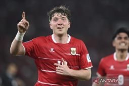 Oxford United pertahankan Ole Romeny dan Marselino Ferdinan
