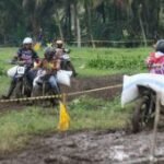 Balap manol gabah di Banyuwangi