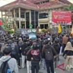 Ratusan personel gabungan amankan demo mahasiswa di Jember