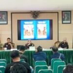 Kejari Ponorogo setor Rp77,58 juta hasil lelang barang rampasan