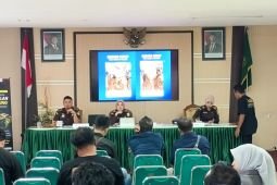 Kejari Ponorogo setor Rp77,58 juta hasil lelang barang rampasan