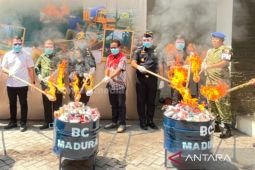 21 juta batang rokok ilegal di Madura dimusnahkan