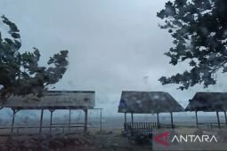 Waspada, hujan intai sejumlah kota besar pada Minggu