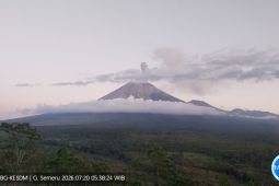 Gunung Semeru masih bergolak gempa letusan capai puluhan kali
