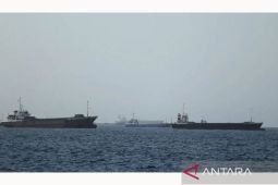 Satu tanker meledak saat berusaha lewati Selat Hormuz penuh ranjau