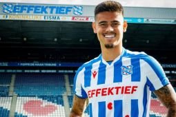 Mees Hilgers resmi berseragam SC Heerenveen