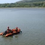 Pencarian nelayan hilang dihantam ombak di Jember