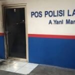 Seorang pengendara motor diduga lempar botol berapi di pos Polisi Surabaya