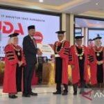 Untag Surabaya wisuda 1.958 lulusan dan galang donasi gempa NTT