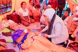 Khofifah beri penguatan bagi pengungsi gempa Manggarai Timur