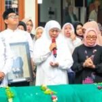 Khofifah-Menteri PPPA lepas jenazah Kepala Asrama Haji Surabaya