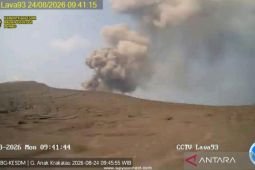 Gunung Anak Krakatau erupsi luncurkan kolom abu 250 meter