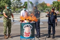 Pemkot Surabaya dan Bea Cukai musnahkan 43,2 juta batang rokok ilegal
