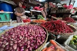 Harga pangan Jumat ini, cabai rawit Rp73.700/kg dan telur ayam Rp28.350/kg