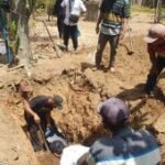 Warga bongkar makam kuno di Sembung Tulungagung
