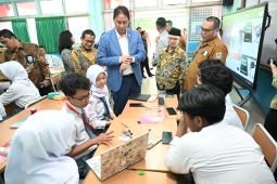 Purbaya siapkan anggaran guna perluas perangkat papan edukasi digital