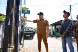 Pemkab Sidoarjo percepat betonisasi Jalan Tambakcemandi