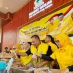 Legislator Jatim borong dan bagikan telur gratis ke masyarakat