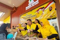 Legislator Jatim borong dan bagikan telur gratis ke masyarakat