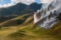 Petugas berjibaku kendalikan karhutla Gunung Semeru di tujuh titik