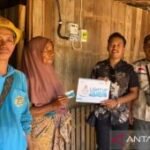 PLN Madura bantu pemasangan listrik baru bagi warga miskin kepulauan