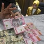Jumat pagi rupiah menguat menjadi Rp17.718 per dolar AS