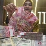 Senin ini rupiah menguat menjadi Rp17.690 per dolar AS