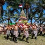 Kirab Gunungan Grebeg Maulid di Kota Madiun