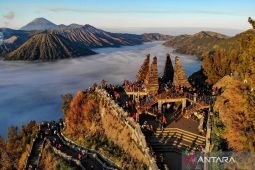 Probolinggo tutup wisata Puncak Seruni Point akibat karhutla Bromo
