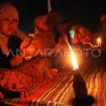 Tirakatan saat Merah Putih menyapa duka